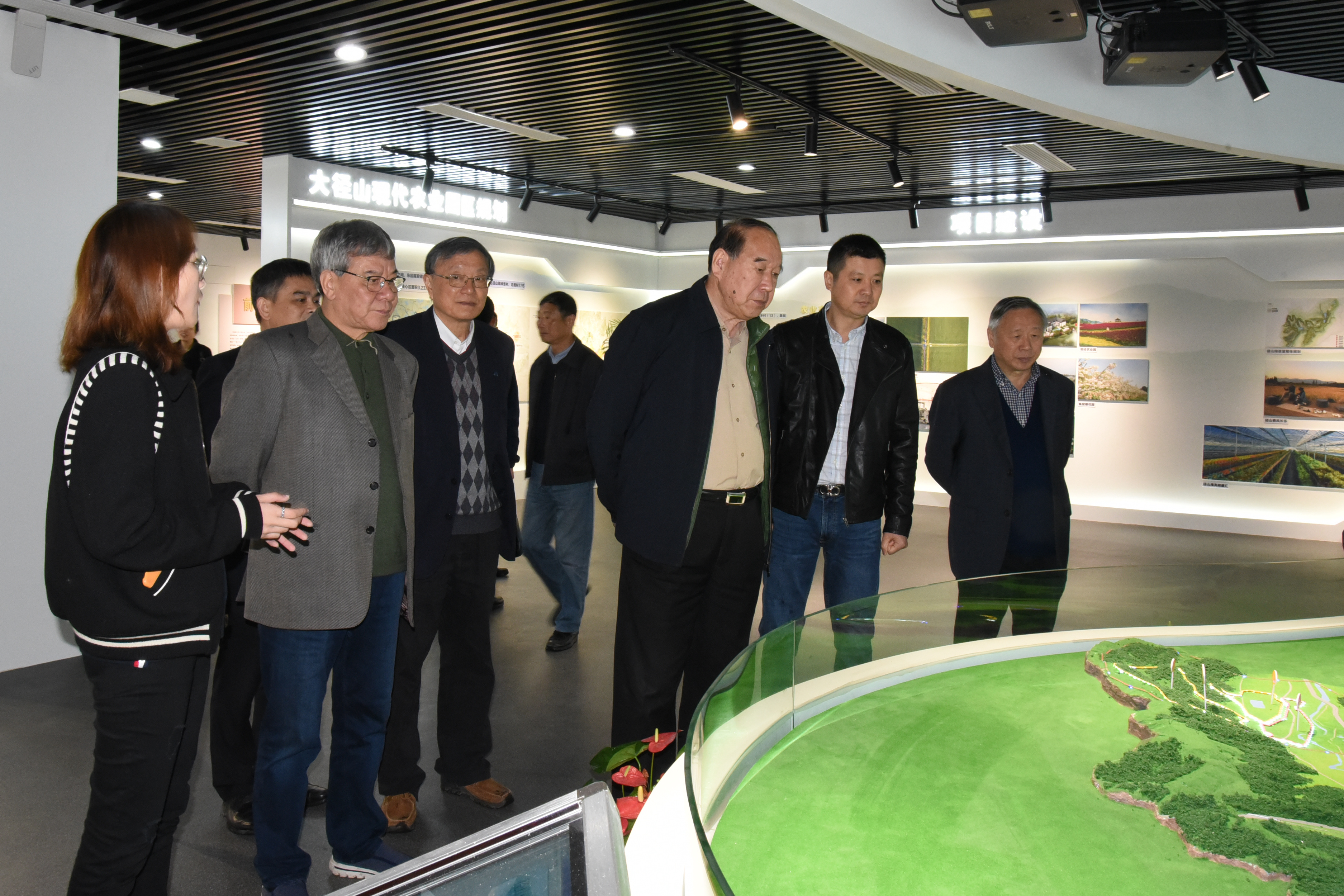 中国国际茶文化研究会周国富会长一行莅临milan.com考察指导