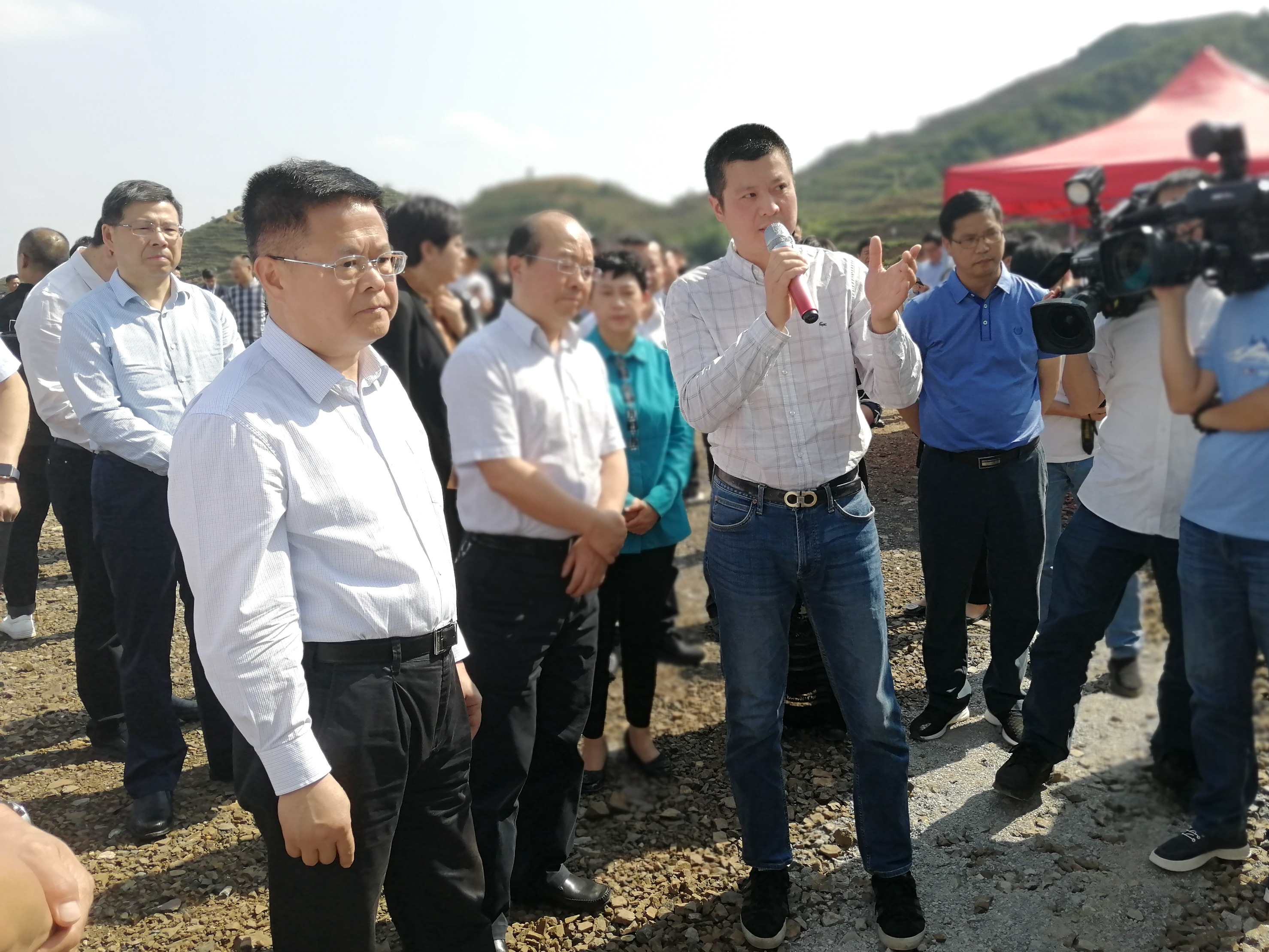 浙江省委副书记郑栅洁考察milan.com贵州普安“白叶一号”工程种植基地