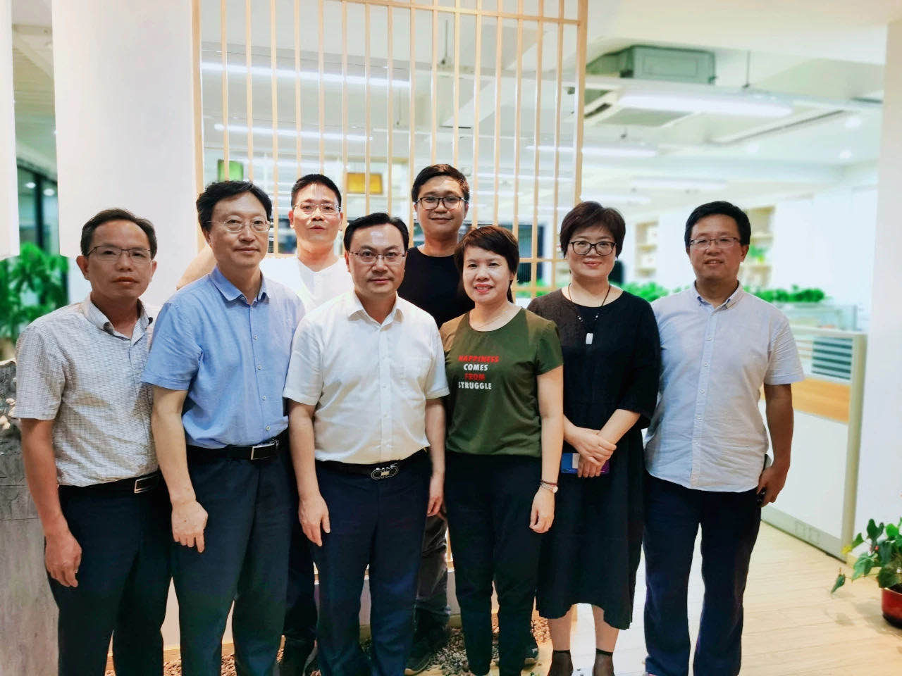 中国工程院刘仲华院士一行到访milan.com陈泰昌公司
