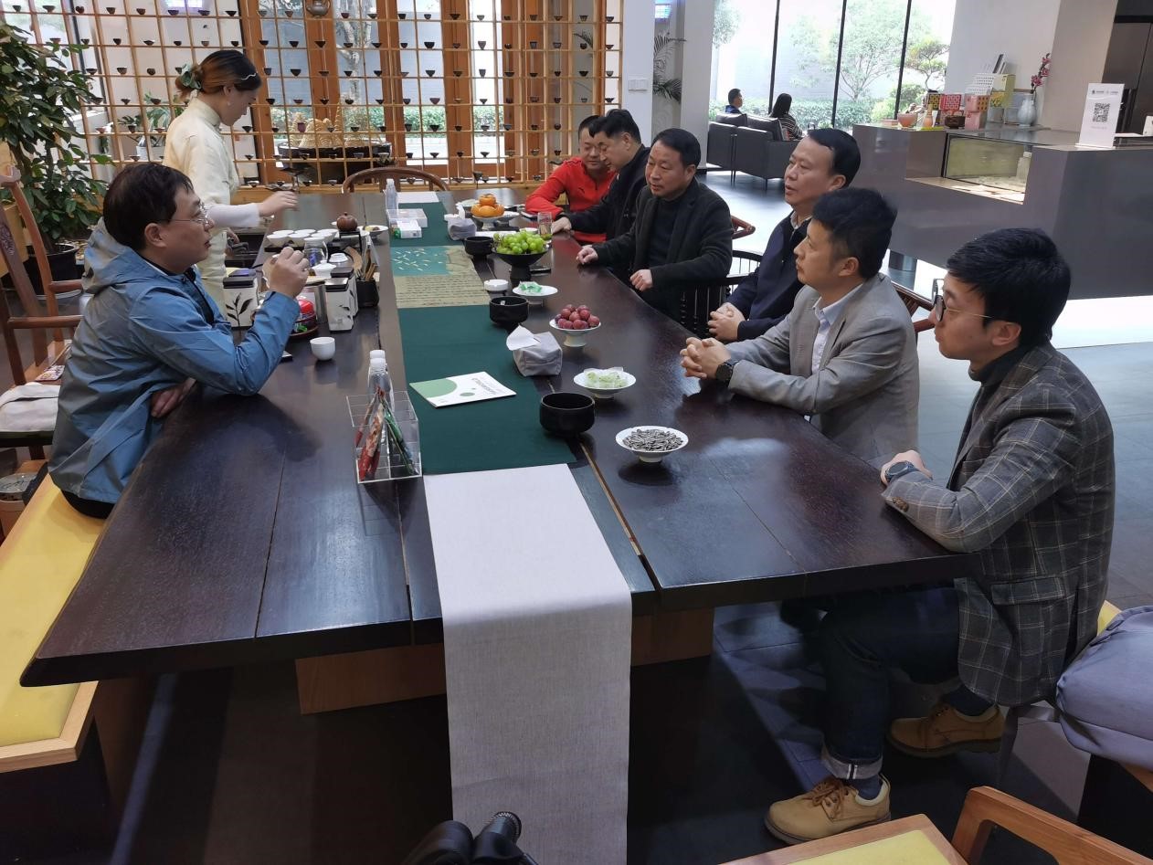 贵阳综保区党工委副书记黄良忠一行莅临milan.com考察