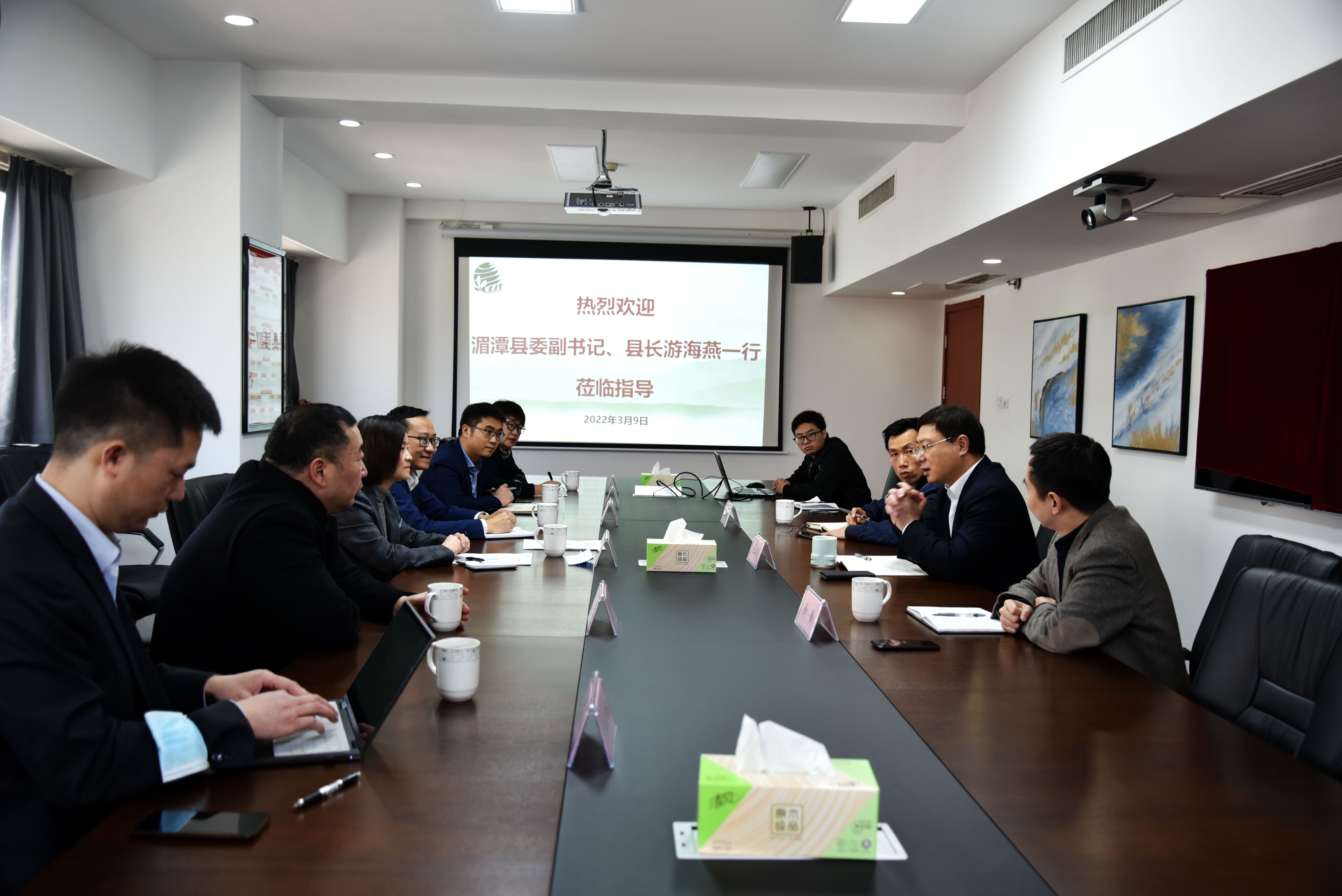 贵州省湄潭县委副书记、县长游海燕一行莅临milan.com考察交流