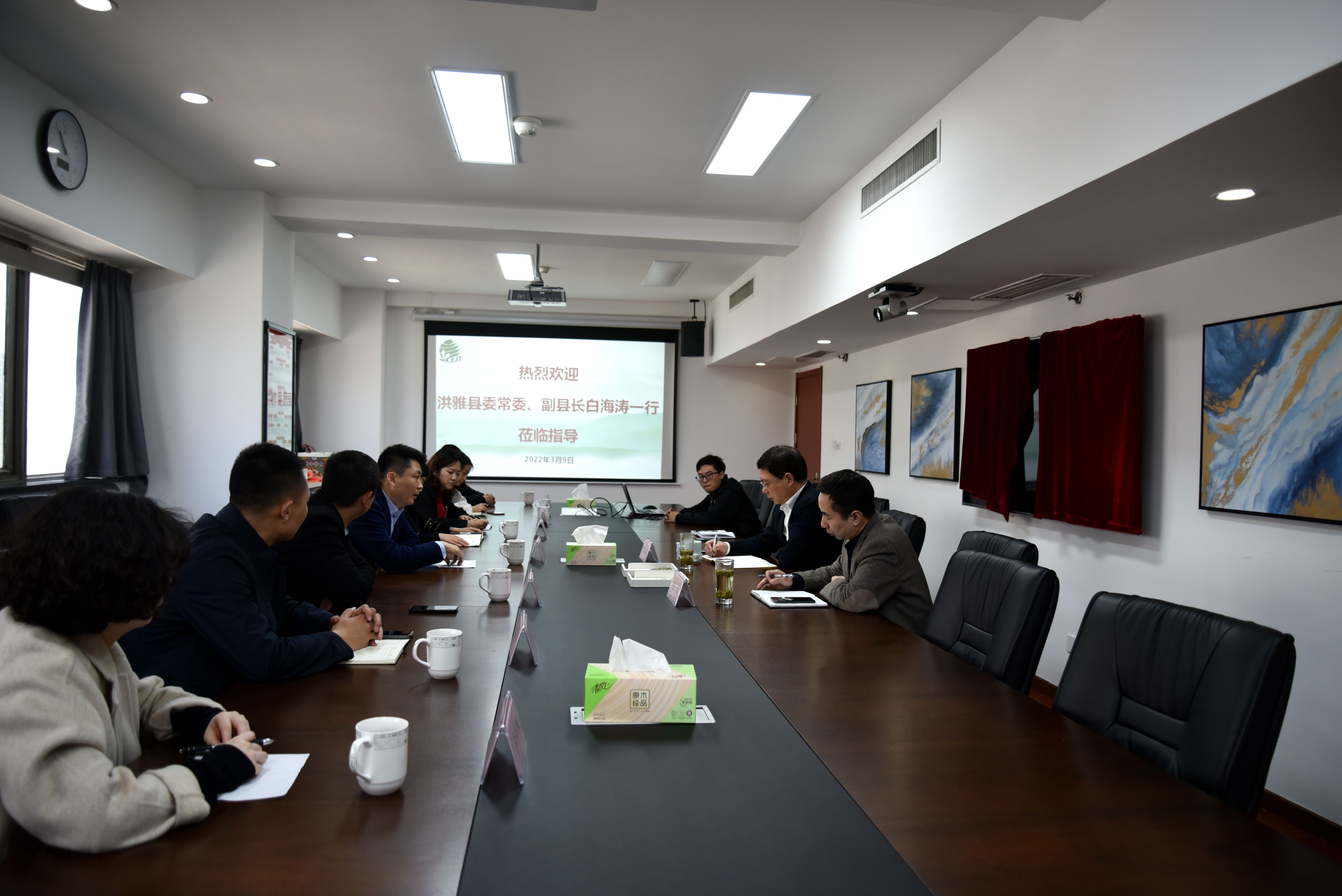 四川省洪雅县委常委、副县长白海涛一行莅临milan.com考察交流
