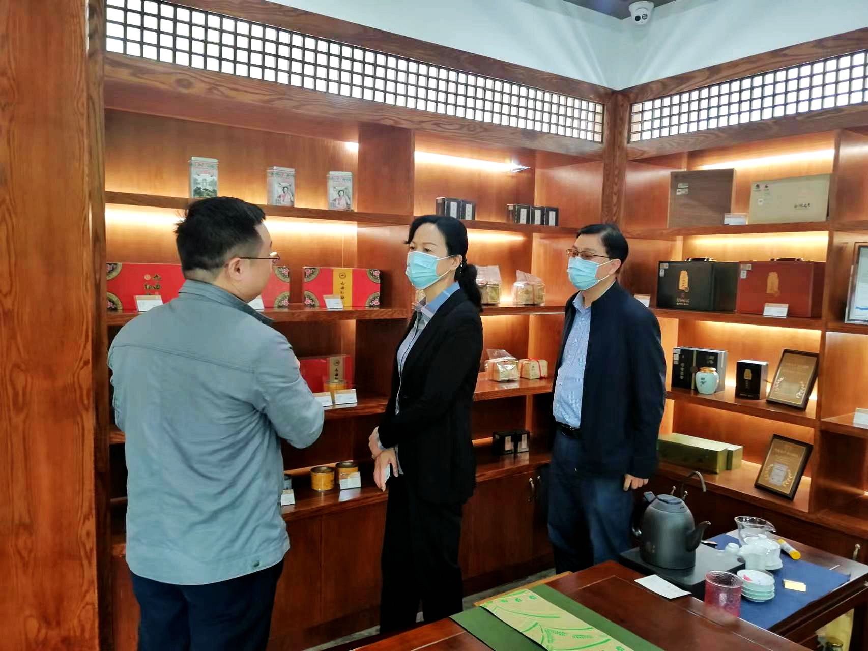 上城区政协黄爱芳主席一行来milan.com梅家坞体验中心考察