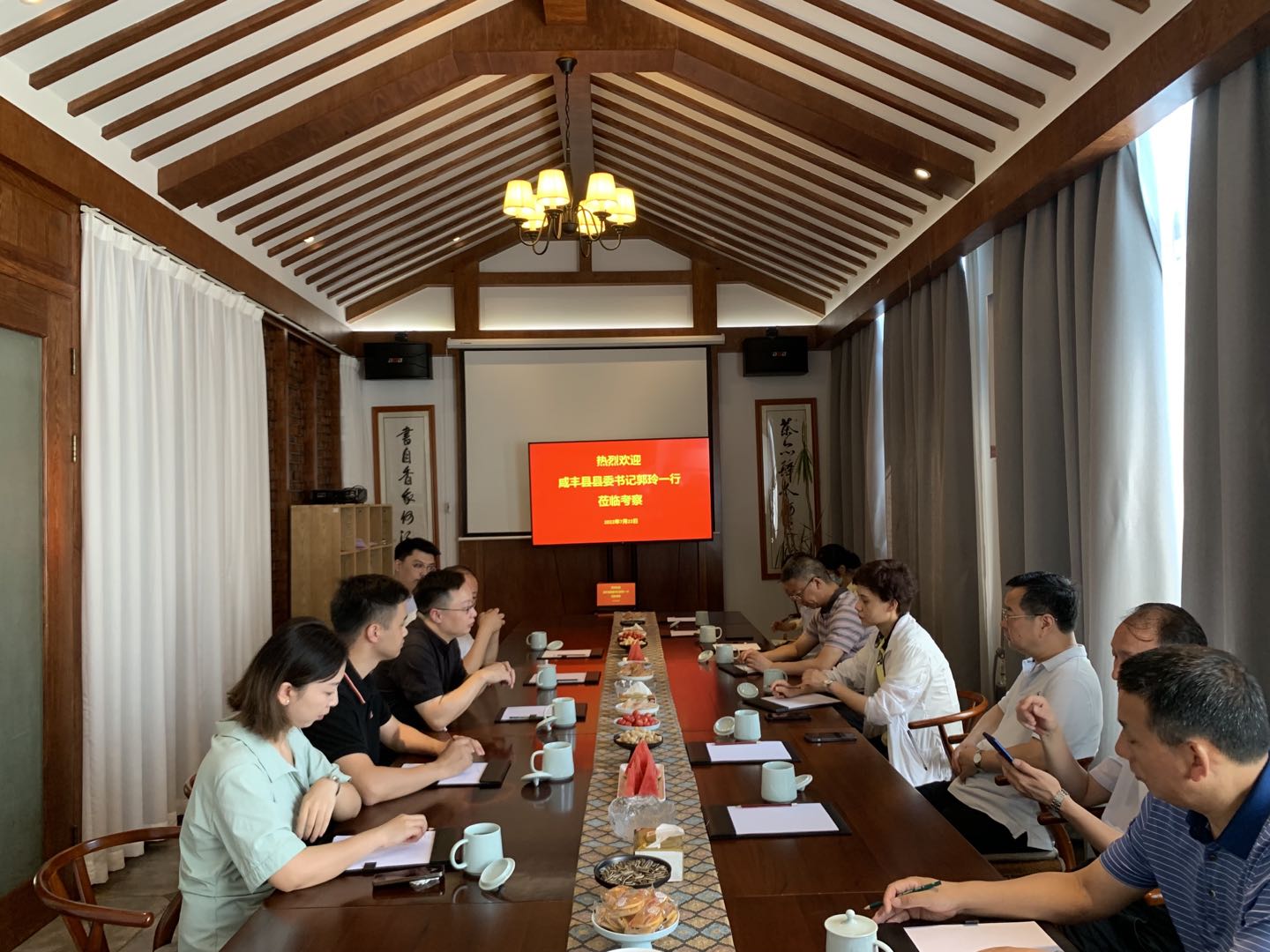 湖北省咸丰县县委书记郭玲一行来milan.com梅家坞体验中心考察
