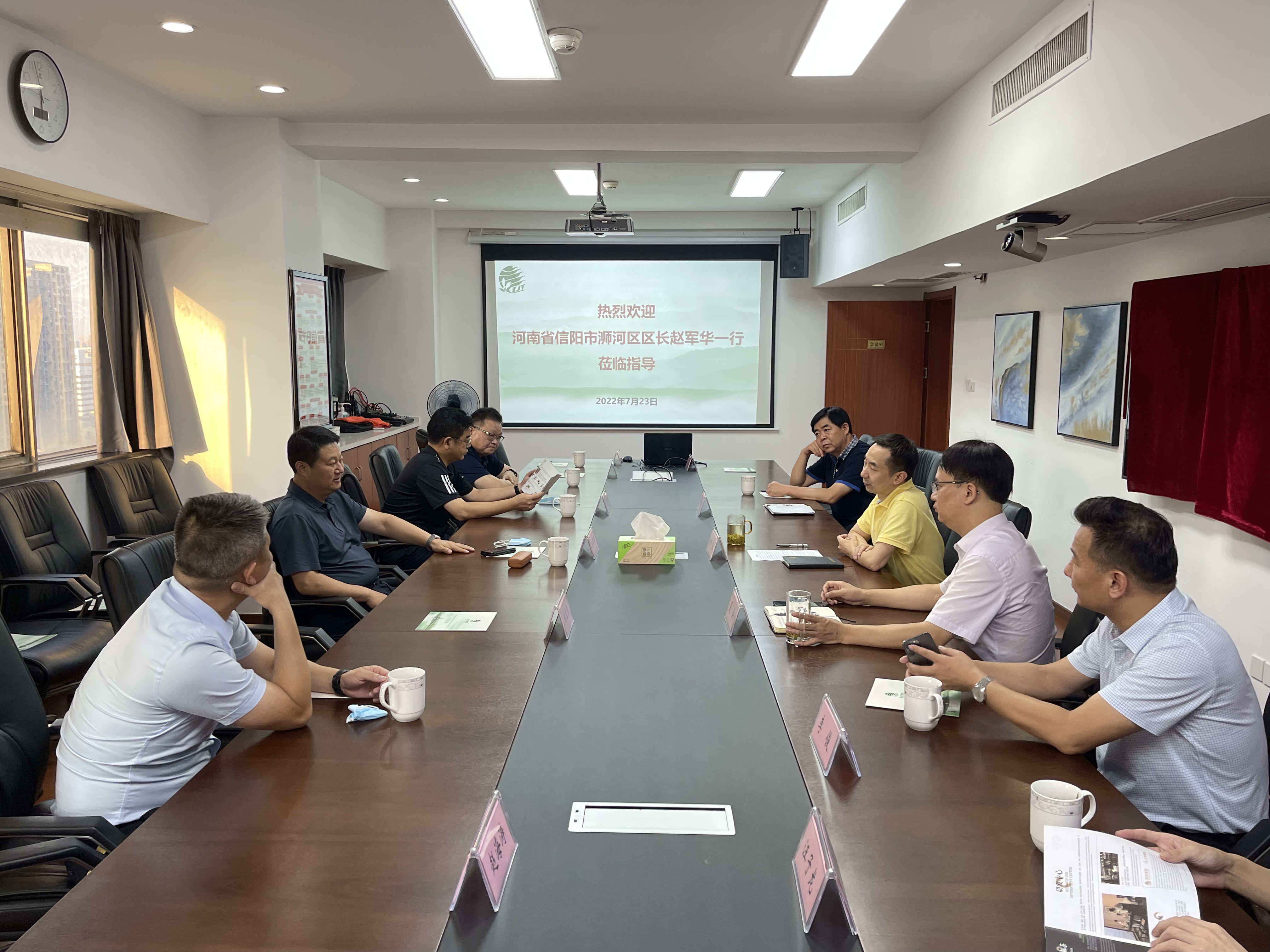 河南省信阳市浉河区区长赵军华一行莅临milan.com考察交流