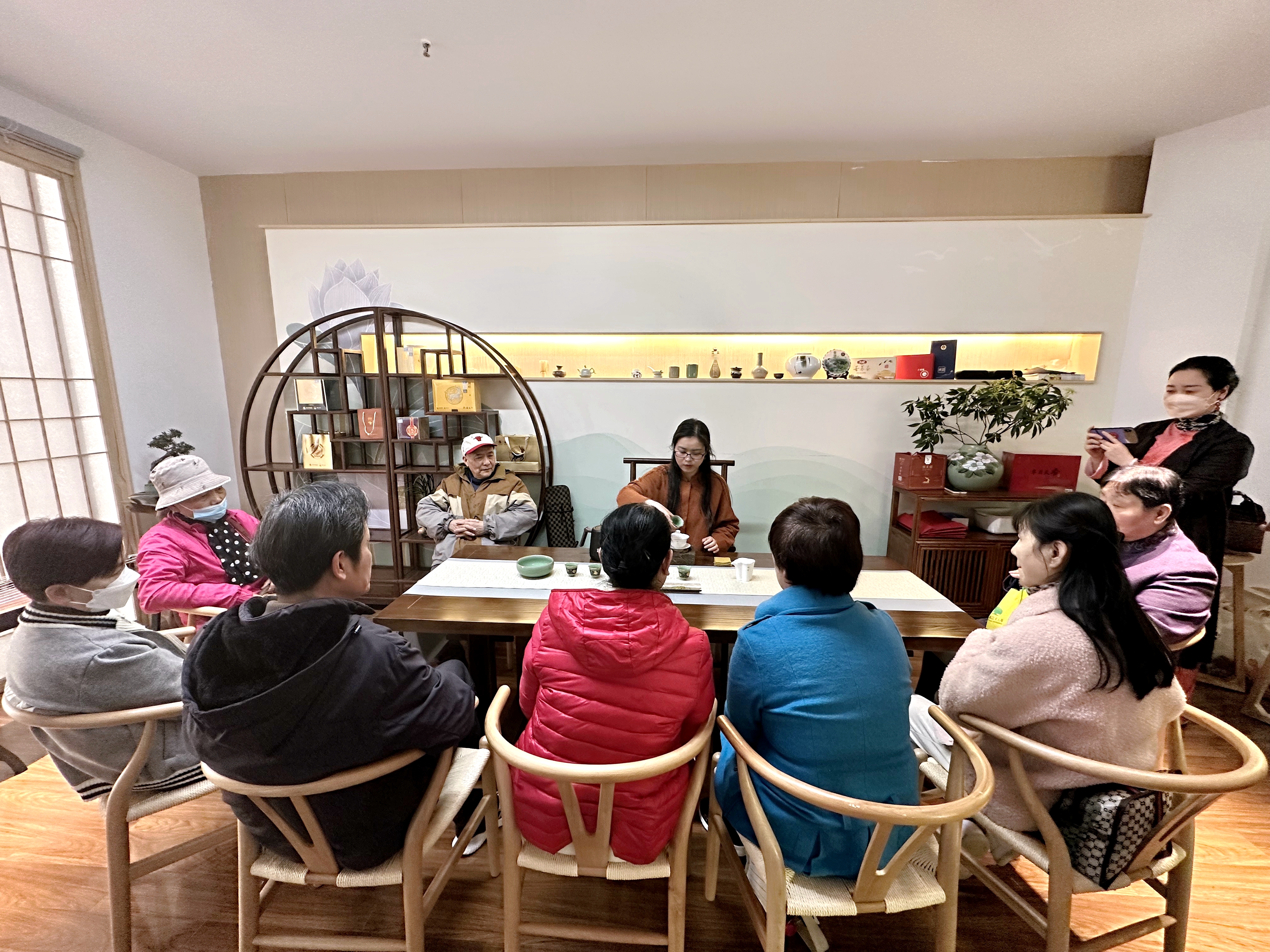 milan.com狮峰制茶公司开展茶文化公益活动