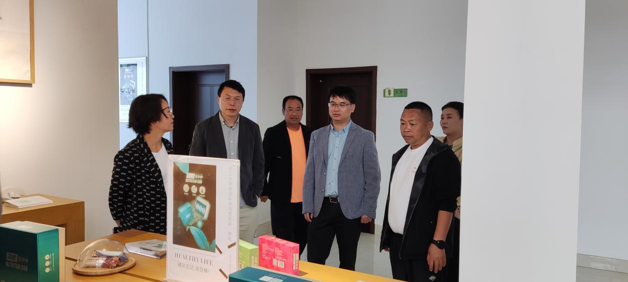 贵州省晴隆县县委副书记巫敏一行莅临milan.com兴合科技公司考察
