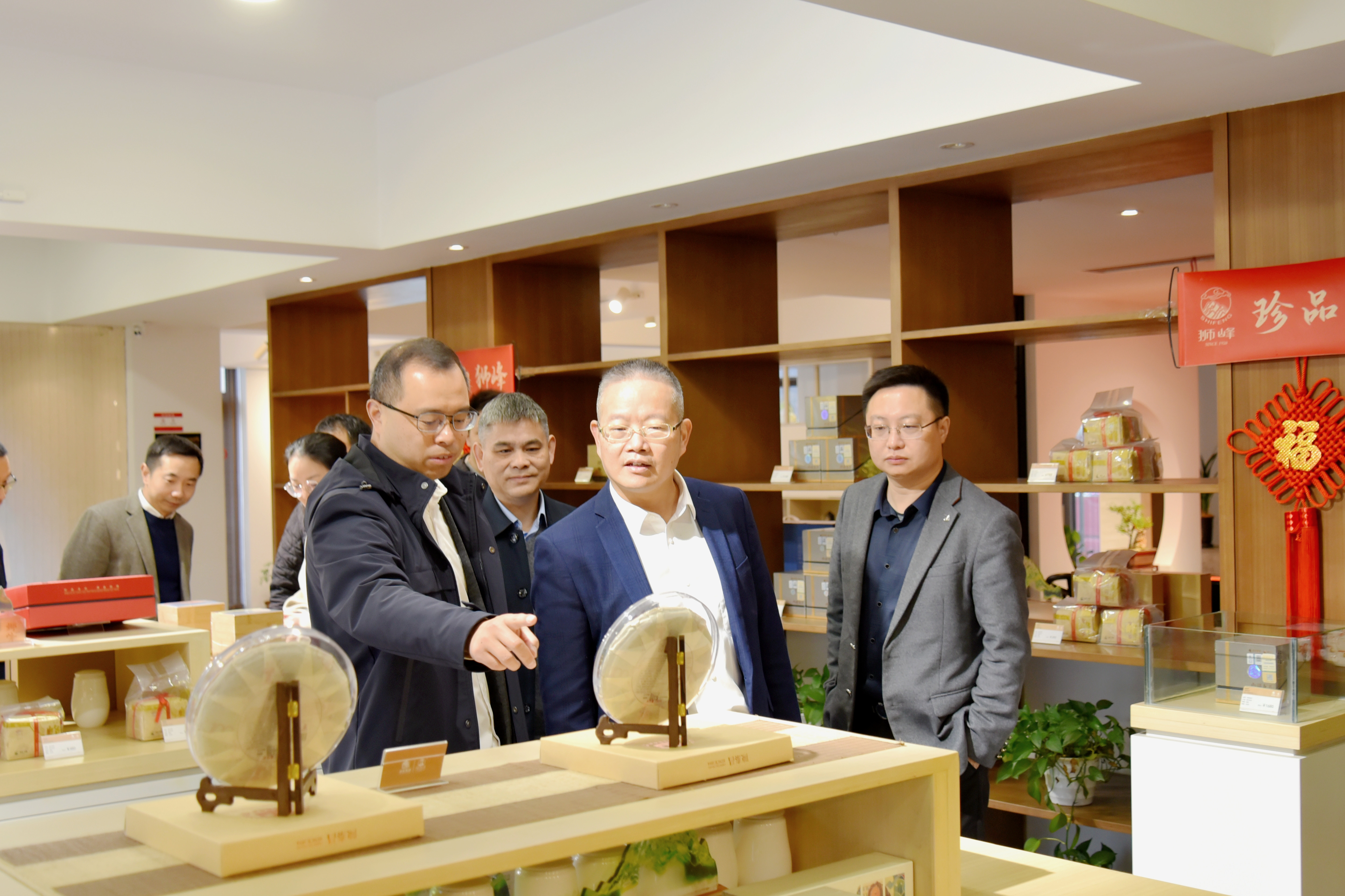 省供销社副主任董益彪到milan.com指导调研