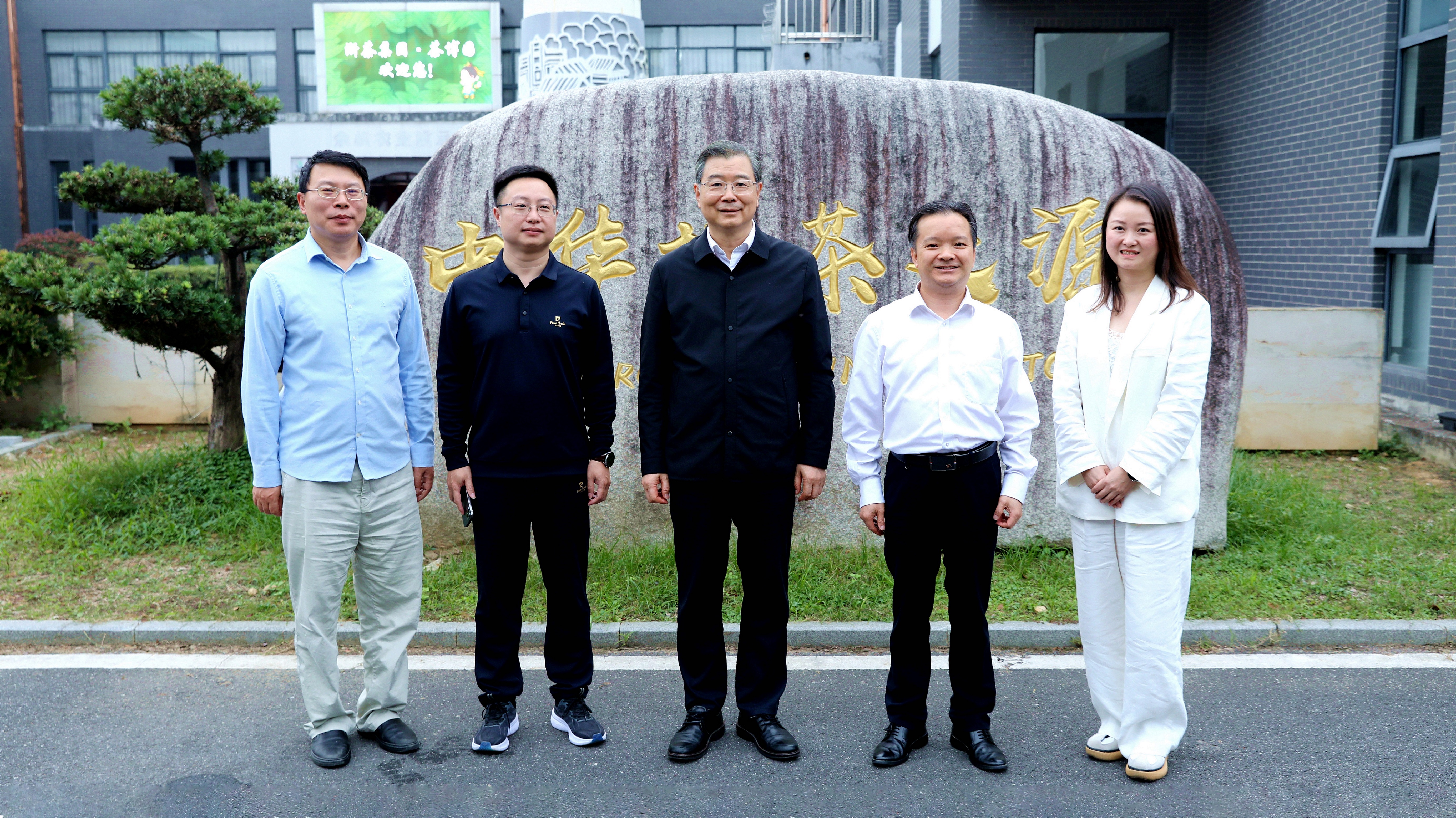 省政协副主席、九三学社省委会主委叶正波调研milan.com九宇有机公司