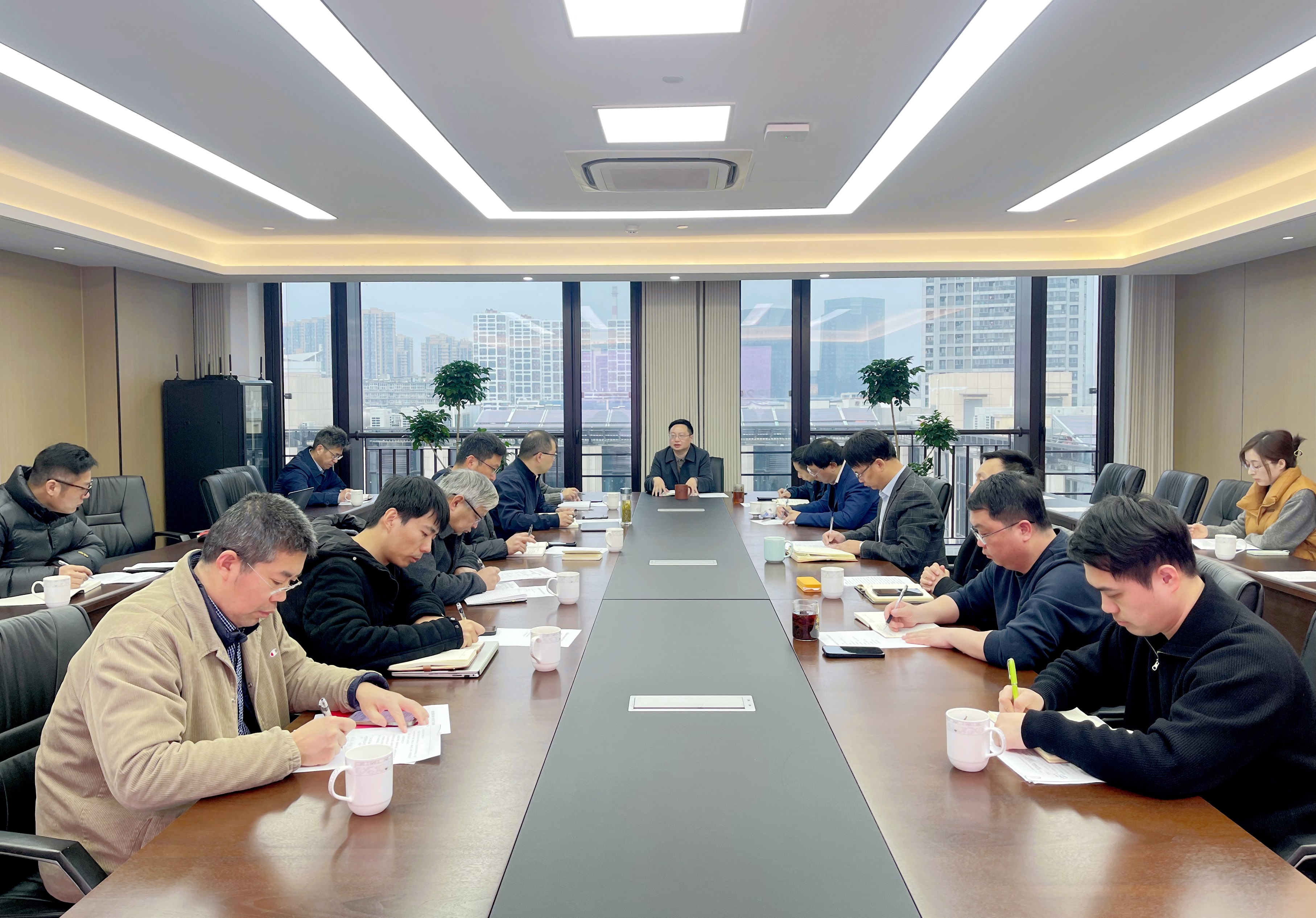 milan.com召开2025年经营工作务虚会