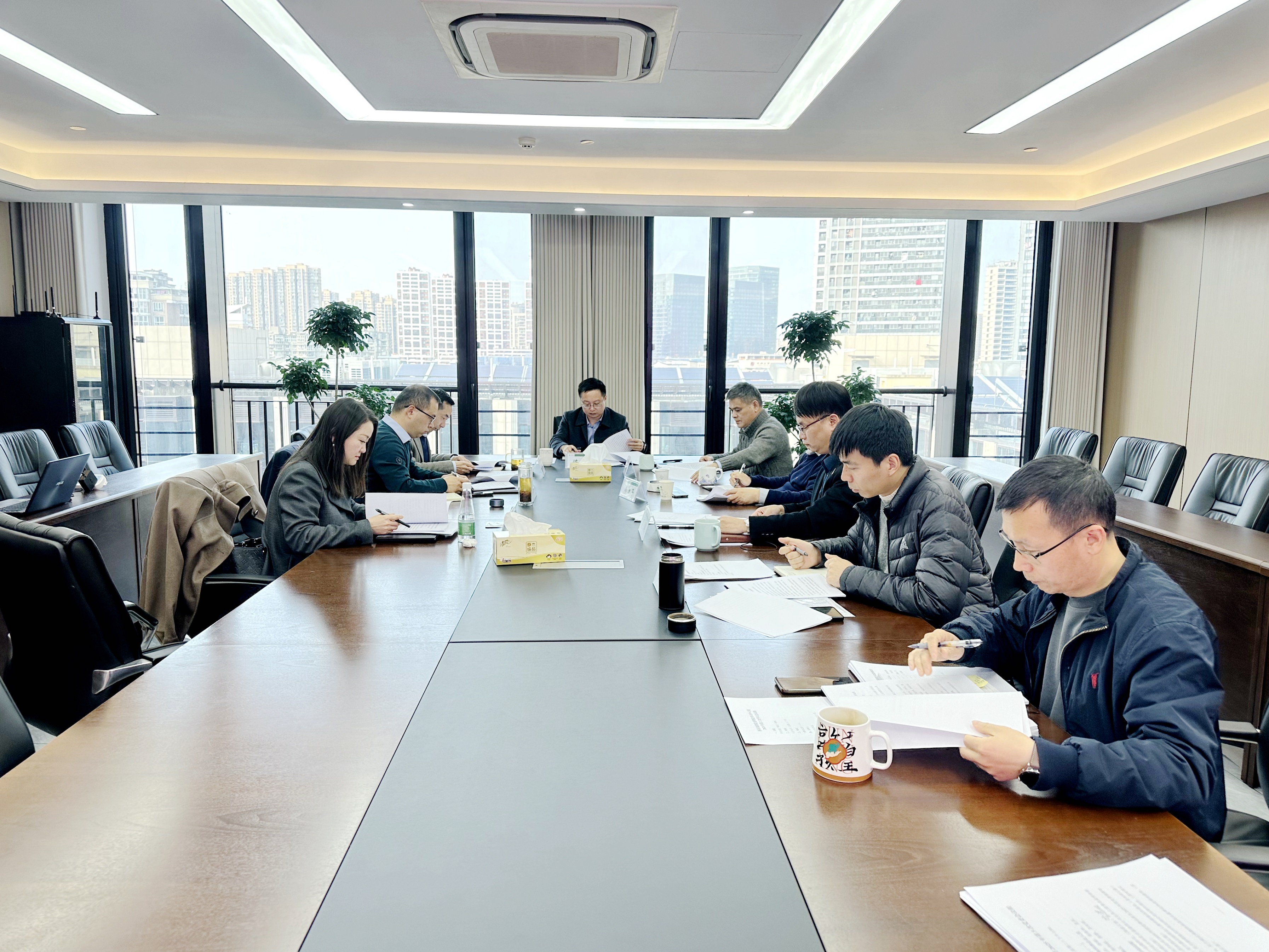 milan.com党委理论学习中心组专题学习全国“两会”精神