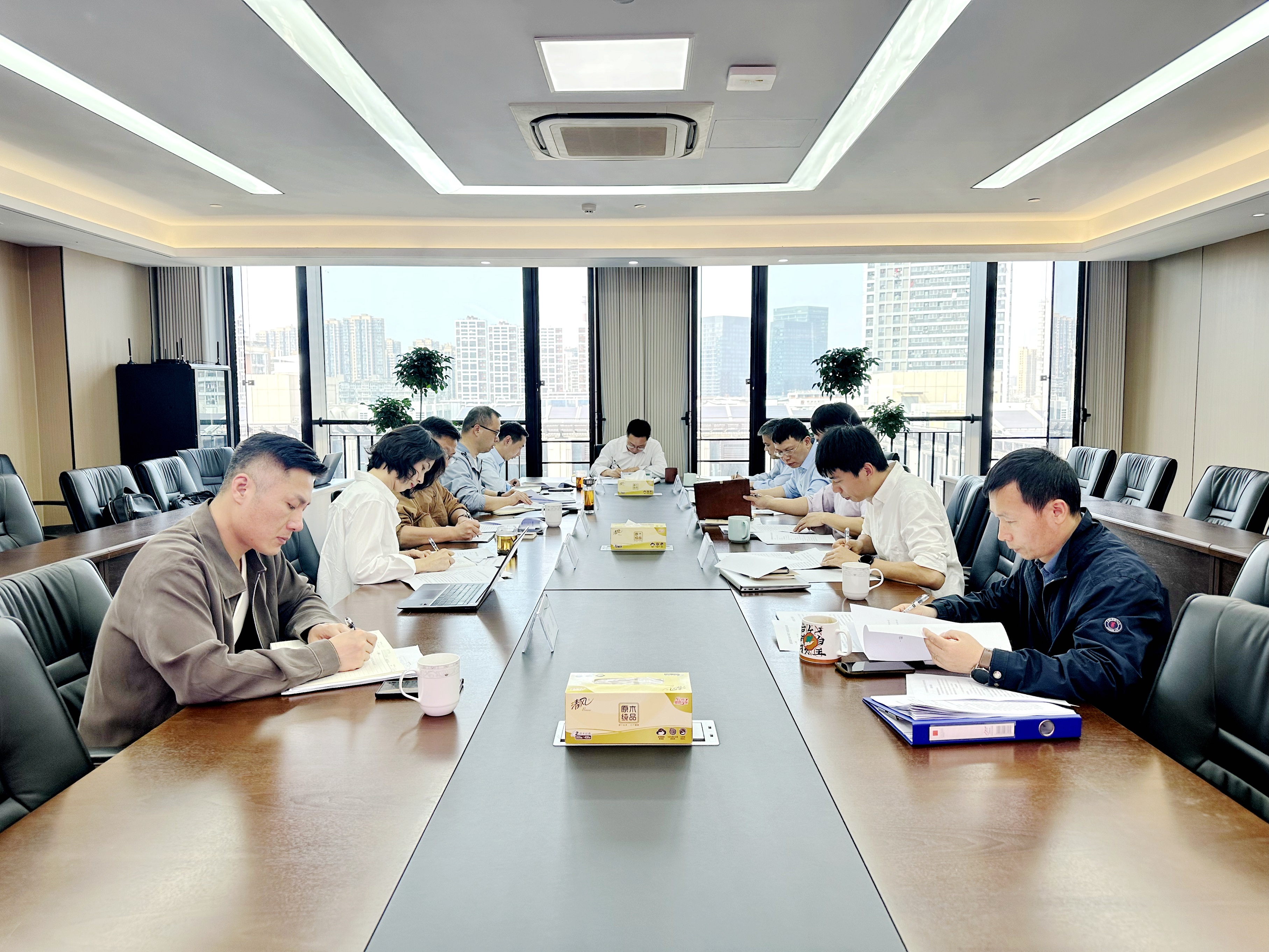 milan.com党委理论学习中心组举行专题研讨（扩大）学习会